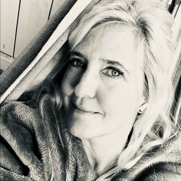 Meet your Posher, Lori - Picture 8 of 9